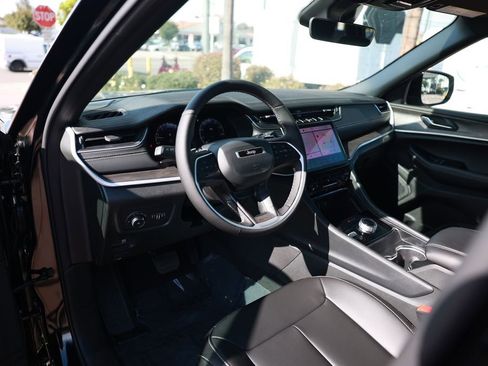 New 2025 Jeep Grand Cherokee Limited image 10