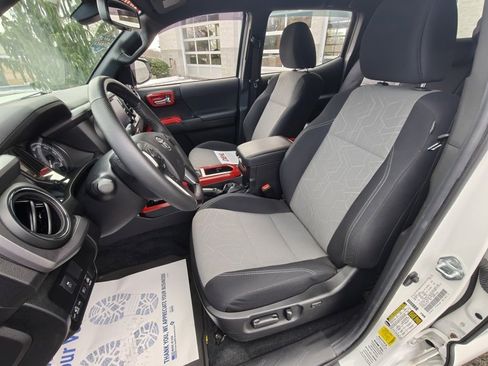 Certified 2021 Toyota Tacoma TRD Off-Road image 12