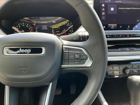 Certified 2024 Jeep Compass Latitude AWD/4WD image 12