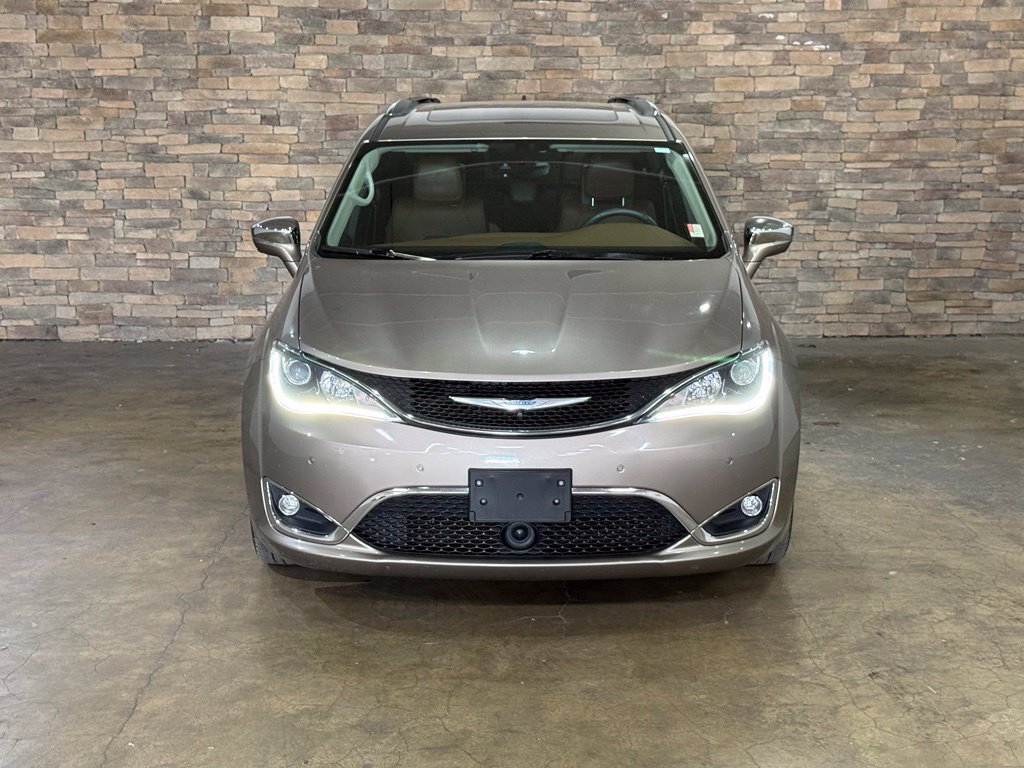 Used 2017 Chrysler Pacifica Limited w/ UConnect Theater Package FWD image 2