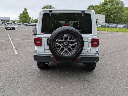 Certified 2025 Jeep Wrangler Unlimited Sahara AWD/4WD image 6
