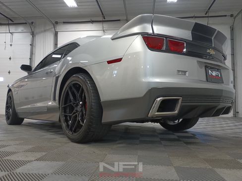 Used 2010 Chevrolet Camaro SS w/ LPO, Ground Effects Package RWD image 21