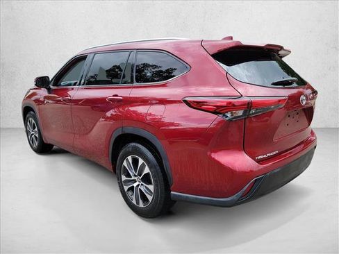 Used 2020 Toyota Highlander XLE FWD image 7