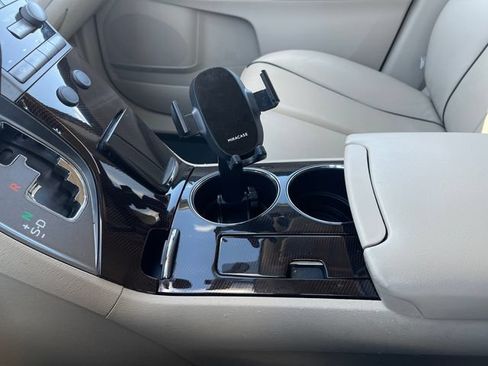 Used 2010 Toyota Venza FWD image 21