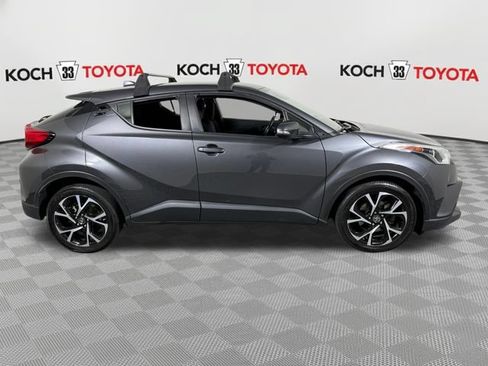 Used 2019 Toyota C-HR XLE FWD image 9