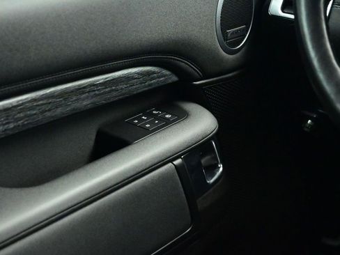 Used 2017 Land Rover Discovery HSE image 10