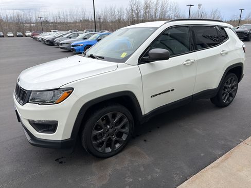 Used 2021 Jeep Compass Latitude AWD/4WD image 3