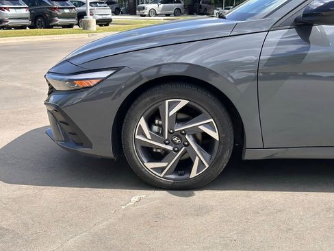 Used 2025 Hyundai Elantra Sport image 10