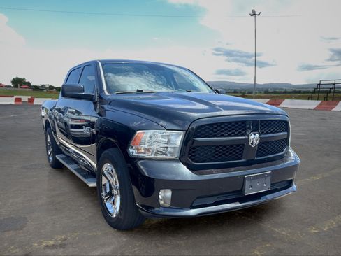 Used 2017 RAM 1500 Express w/ Express Value Package RWD image 2