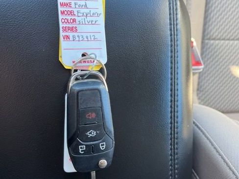 Used 2022 Ford Explorer 4WD w/ Class IV Trailer Tow Package image 45