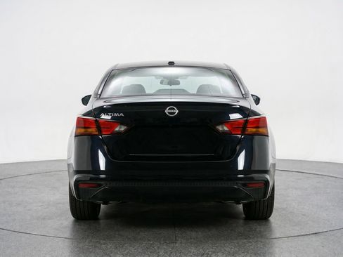Used 2025 Nissan Altima 2.5 SV FWD image 7