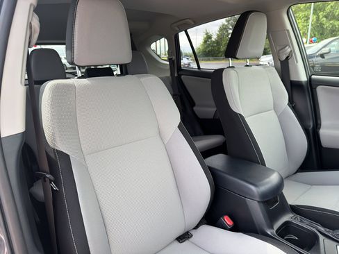 Used 2017 Toyota RAV4 XLE FWD image 32