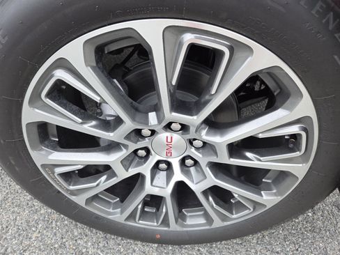 New 2026 GMC Yukon Denali w/ Advanced Technology Package AWD/4WD image 17