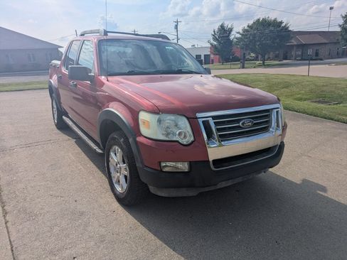 Used 2007 Ford Explorer Sport Trac XLT AWD/4WD image 2