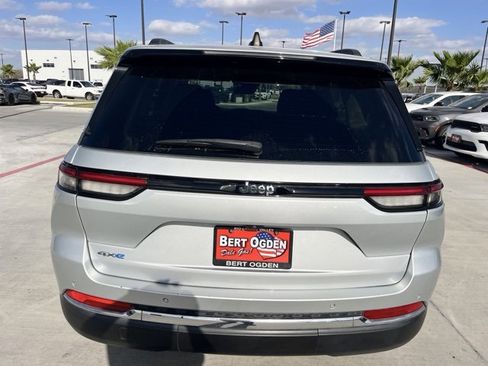 Used 2023 Jeep Grand Cherokee 4WD 4xe image 7