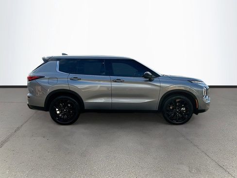 Used 2024 Mitsubishi Outlander SE Black Edition FWD image 8