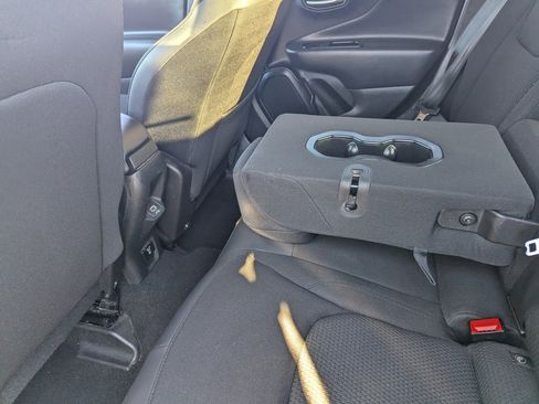 Used 2020 Jeep Renegade Altitude w/ UConnect 8.4 Nav Group image 16