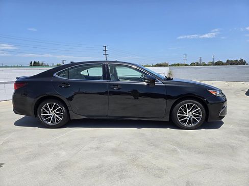 Used 2016 Lexus ES 350 w/ Navigation System Package FWD image 2