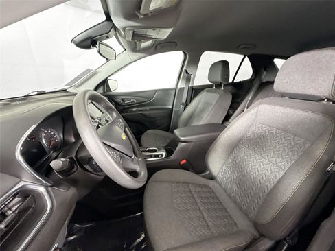 Used 2023 Chevrolet Equinox LT image 3