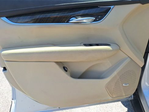 Used 2019 Cadillac XT5 FWD image 29