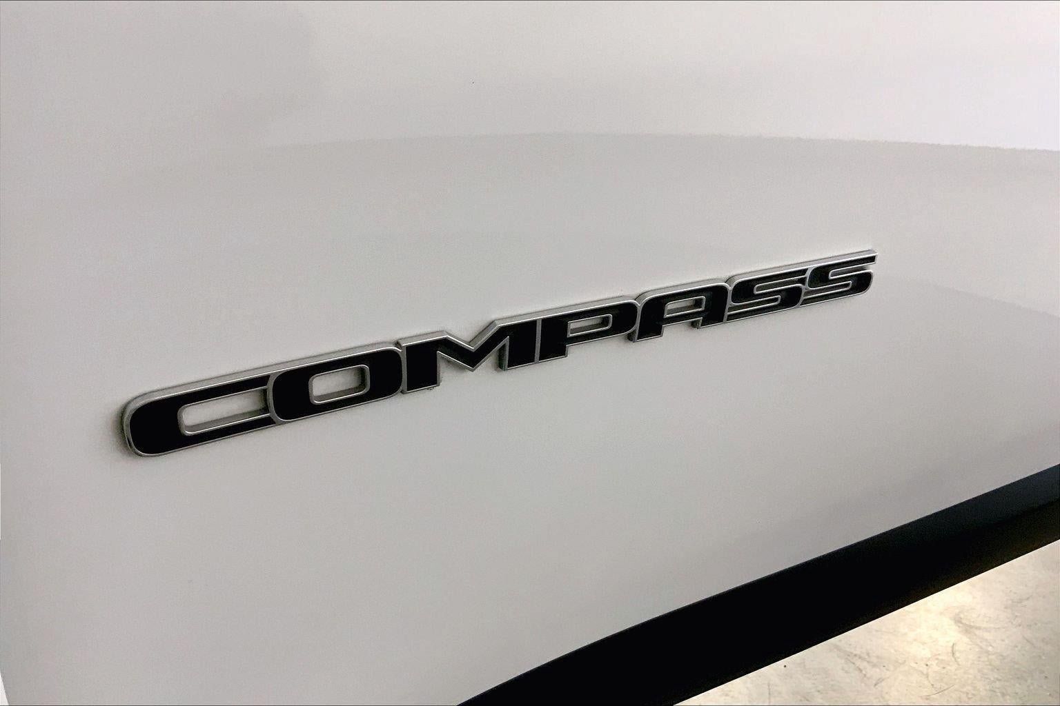 Used 2025 Jeep Compass Limited AWD/4WD image 8