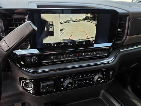 Used 2025 Chevrolet Silverado 2500 ZR2 w/ Technology Package image 21