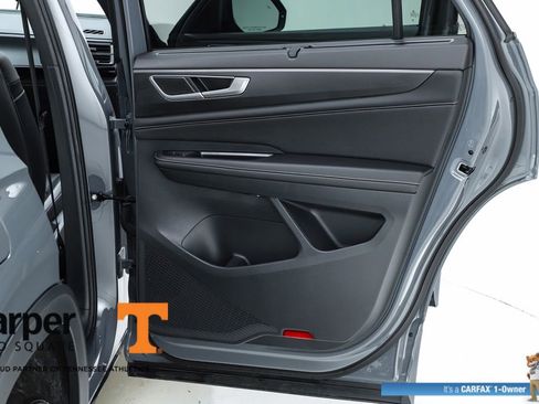 Used 2024 Volkswagen Atlas Cross Sport SEL R-Line image 31