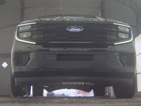 Used 2025 Ford Expedition Max Active image 3