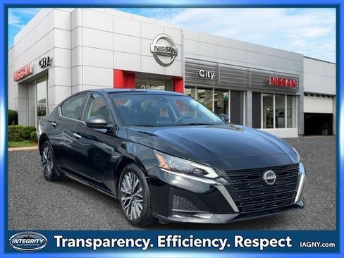 Certified 2024 Nissan Altima 2.5 SV FWD image 1