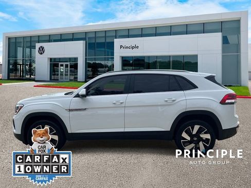 Used 2024 Volkswagen Atlas Cross Sport SE w/ Panoramic Sunroof Package FWD image 6