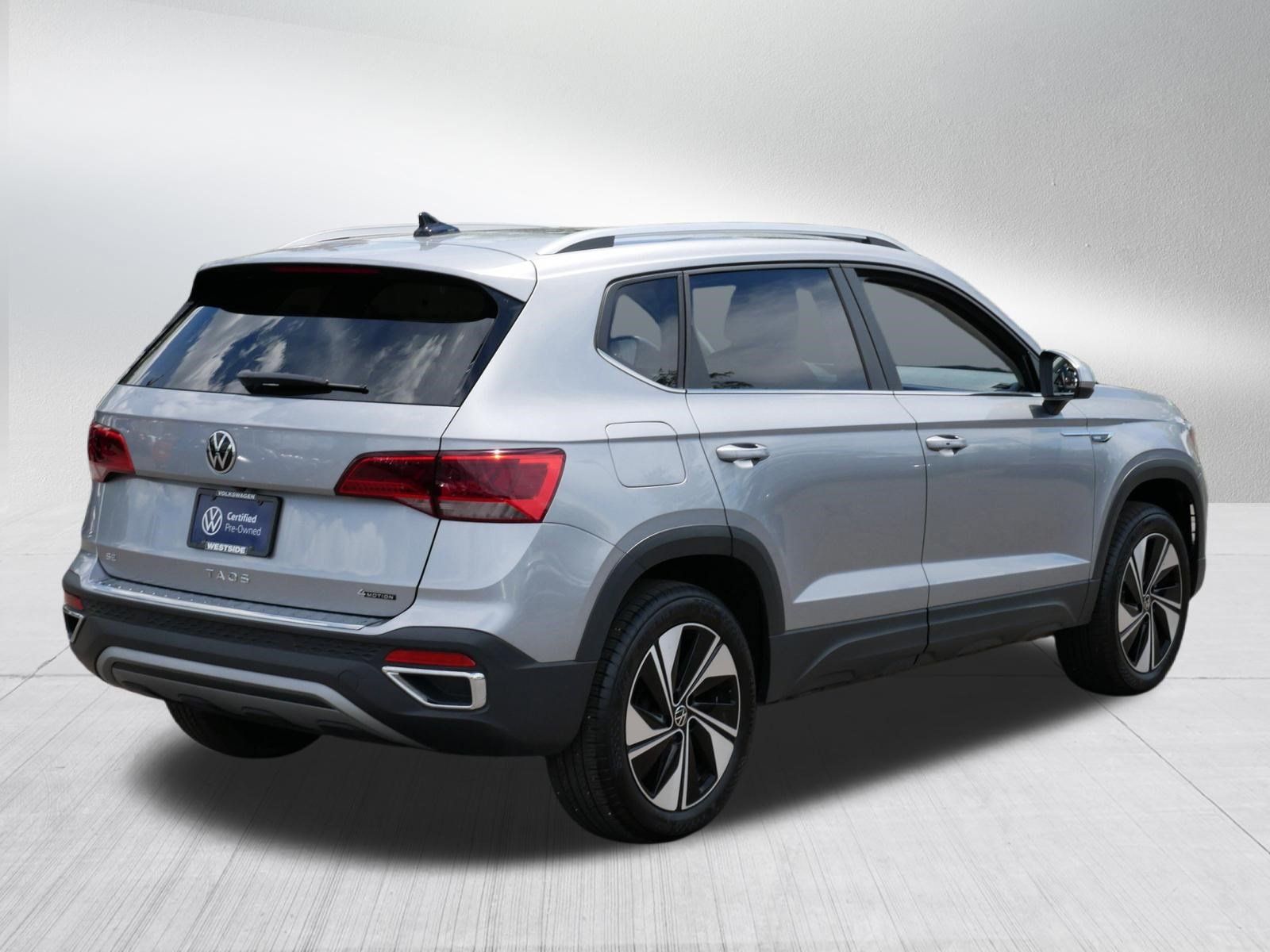 Used 2023 Volkswagen Taos SE w/ Panoramic Sunroof Package AWD/4WD image 7
