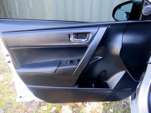 Used 2017 Toyota Corolla LE image 8