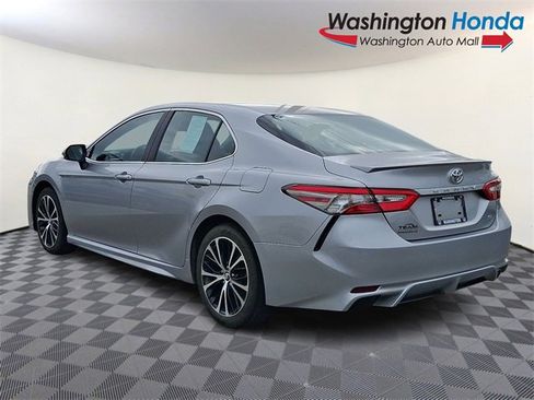 Used 2018 Toyota Camry SE w/ Moonroof Package image 4