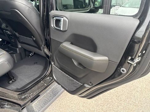 New 2026 Jeep Wrangler Unlimited Sahara AWD/4WD image 23