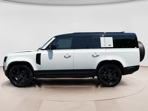Used 2023 Land Rover Defender 130 X-Dynamic SE AWD/4WD image 2
