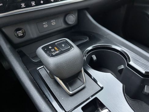 Used 2025 Nissan Rogue SV image 42