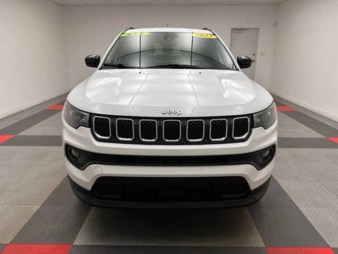 Used 2023 Jeep Compass Latitude AWD/4WD image 2