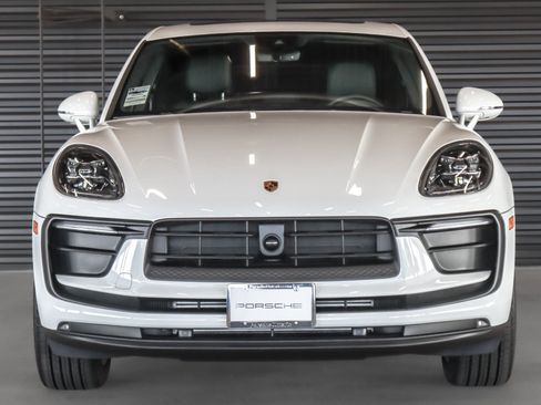 Certified 2026 Porsche Macan AWD/4WD image 8