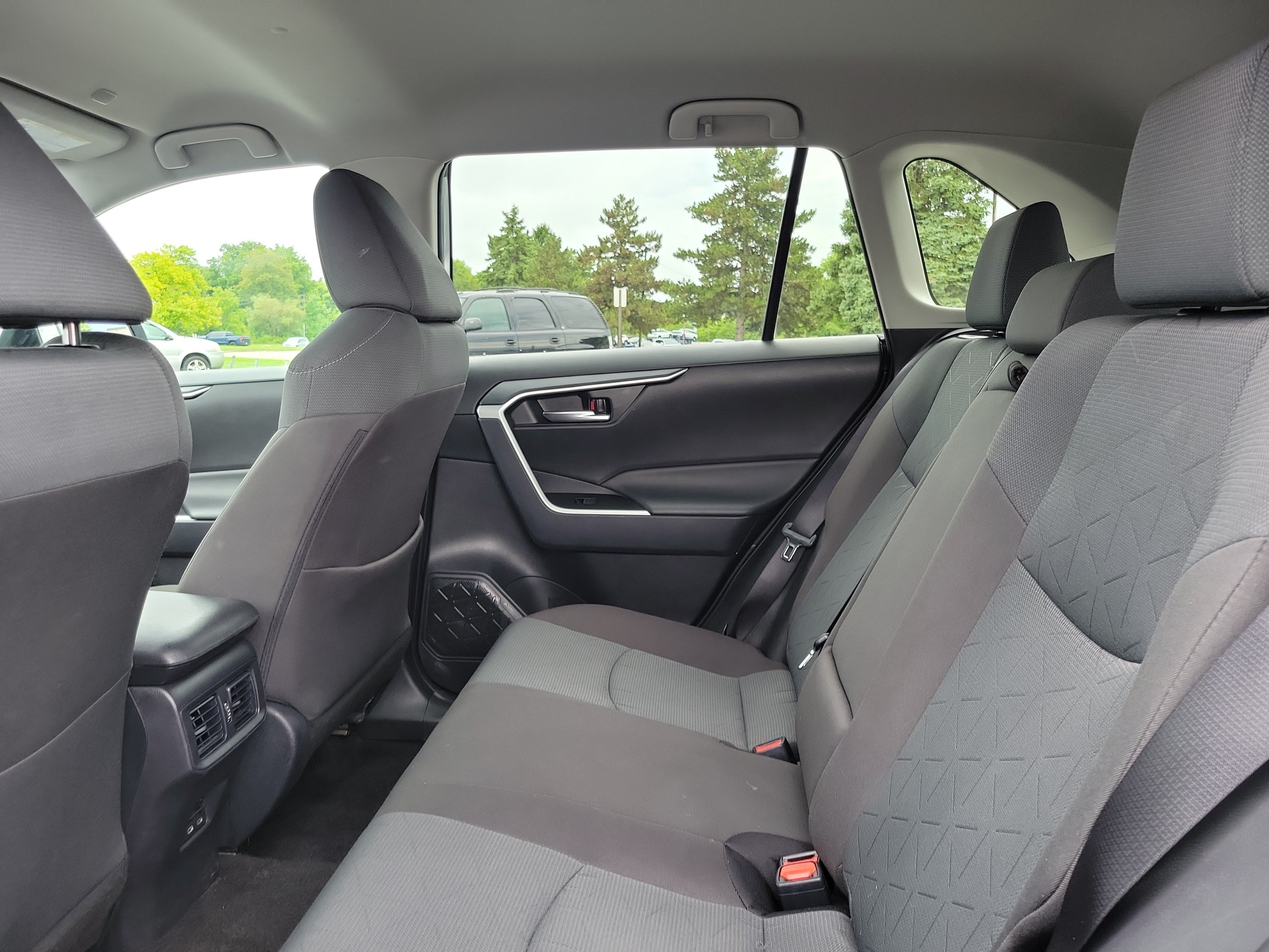 Used 2025 Toyota RAV4 XLE AWD/4WD image 11
