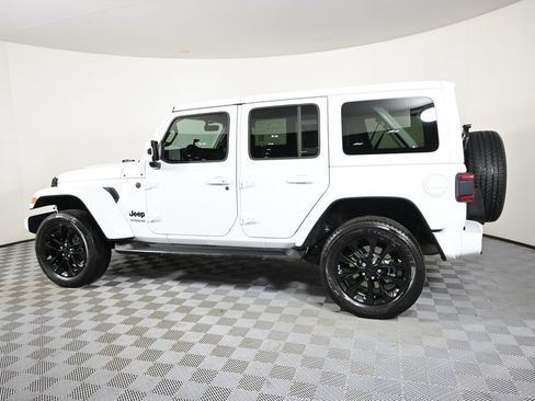 Used 2021 Jeep Wrangler Unlimited Sahara AWD/4WD image 3