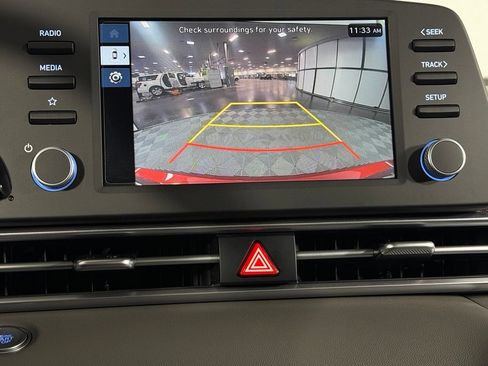 Used 2025 Hyundai Elantra Hybrid FWD image 18