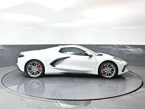 Used 2024 Chevrolet Corvette Stingray Preferred Conv w/ Stealth Interior Trim Package RWD image 4