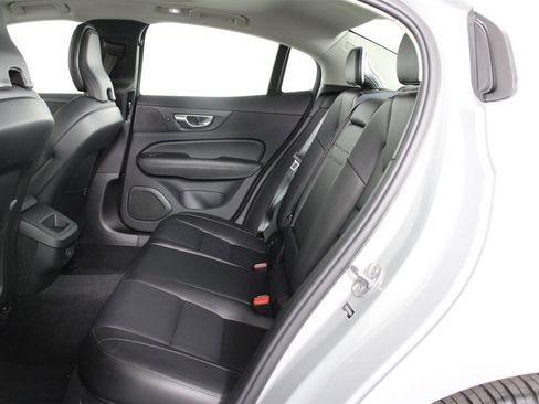 Certified 2024 Volvo S60 B5 Core image 32