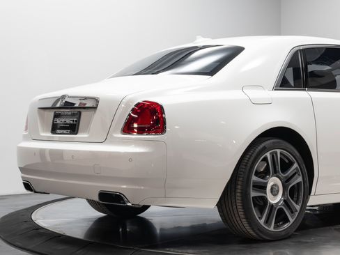 Used 2016 Rolls-Royce Ghost image 20