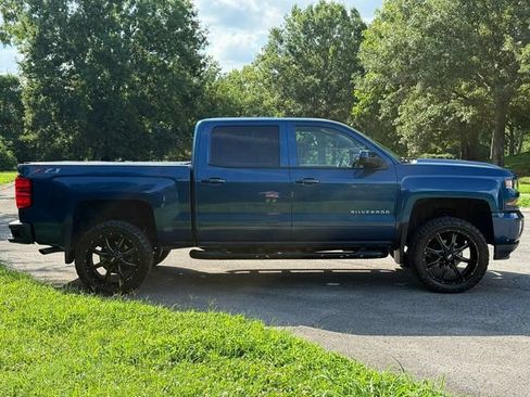 Used 2018 Chevrolet Silverado 1500 LT w/ LT Plus Package AWD/4WD image 11