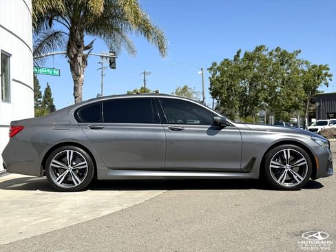 Used 2019 BMW 740i w/ Executive Package RWD image 5