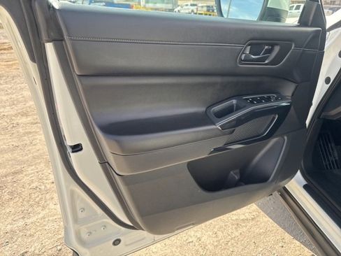 Used 2024 Nissan Pathfinder SV image 22