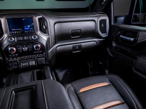 Used 2021 GMC Sierra 2500 AT4 w/ AT4 Premium Plus Package AWD/4WD image 8