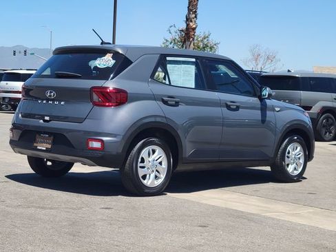Used 2026 Hyundai Venue SE FWD image 4