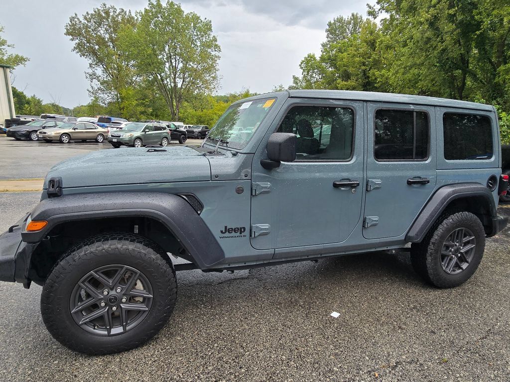 Used 2024 Jeep Wrangler Unlimited Sport AWD/4WD image 3